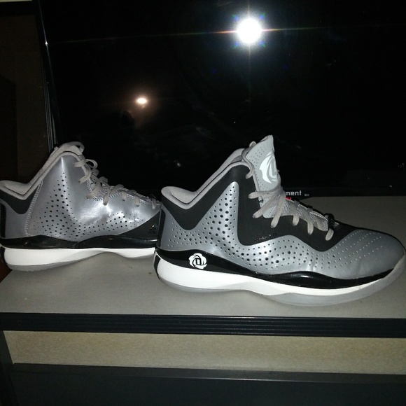 D. Rose Adidas 773 lll - Picture 3 of 3
